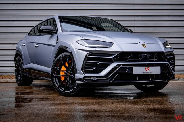 LAMBORGHINI URUS 
