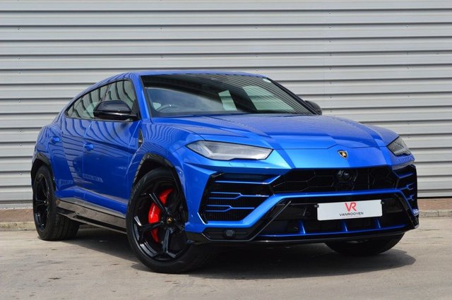 LAMBORGHINI URUS 