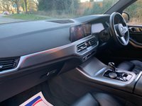 USED 2019 69 BMW X5 3.0 XDRIVE30D M SPORT 5d 261 BHP STUNNING 'BIG SPEC' 2019/69reg BMW X5 30D M-SPORT SUV - DIESEL - AUTOMATIC - 12 MONTHS FREE WARRANTY / BREAKDOWN RECOVERY - FULL UPGRADED PERFORATED LEATHER - 20 INCH DIAMOND CUT ALLOYS - HDD NAVIGATION - 1FORMER KEEPER - FULL BMW DEALER SERVICE HISTORY - COST NEW IN EXCESS OF &pound;65000.00