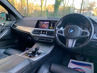 USED 2019 69 BMW X5 3.0 XDRIVE30D M SPORT 5d 261 BHP STUNNING 'BIG SPEC' 2019/69reg BMW X5 30D M-SPORT SUV - DIESEL - AUTOMATIC - 12 MONTHS FREE WARRANTY / BREAKDOWN RECOVERY - FULL UPGRADED PERFORATED LEATHER - 20 INCH DIAMOND CUT ALLOYS - HDD NAVIGATION - 1FORMER KEEPER - FULL BMW DEALER SERVICE HISTORY - COST NEW IN EXCESS OF &pound;65000.00
