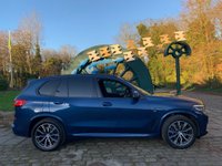 USED 2019 69 BMW X5 3.0 XDRIVE30D M SPORT 5d 261 BHP STUNNING 'BIG SPEC' 2019/69reg BMW X5 30D M-SPORT SUV - DIESEL - AUTOMATIC - 12 MONTHS FREE WARRANTY / BREAKDOWN RECOVERY - FULL UPGRADED PERFORATED LEATHER - 20 INCH DIAMOND CUT ALLOYS - HDD NAVIGATION - 1FORMER KEEPER - FULL BMW DEALER SERVICE HISTORY - COST NEW IN EXCESS OF &pound;65000.00
