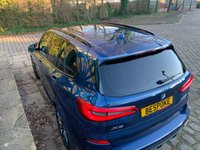 USED 2019 69 BMW X5 3.0 XDRIVE30D M SPORT 5d 261 BHP STUNNING 'BIG SPEC' 2019/69reg BMW X5 30D M-SPORT SUV - DIESEL - AUTOMATIC - 12 MONTHS FREE WARRANTY / BREAKDOWN RECOVERY - FULL UPGRADED PERFORATED LEATHER - 20 INCH DIAMOND CUT ALLOYS - HDD NAVIGATION - 1FORMER KEEPER - FULL BMW DEALER SERVICE HISTORY - COST NEW IN EXCESS OF &pound;65000.00