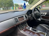 USED 2014 64 JAGUAR XF 2.2 D PORTFOLIO SPORTBRAKE 5d 200 BHP 