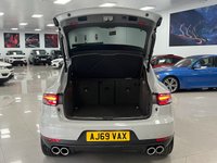 USED 2019 69 PORSCHE MACAN 3.0 S PDK 5d 349 BHP ELECTRICAL TOWBAR & FSH - CRAYON GREY & SPORTS EXHAUST!