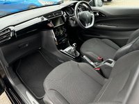 USED 2017 67 DS DS 3 1.2 PURETECH CONNECTED CHIC 3d 80 BHP SATELITTE NAVIGATION - BLUETOOTH - MIRROR LINK WITH APPLE CARPLAY - DAB RADIO - USB INPUT - AUTOMATIC AIR CONDITIONING - 17" DIAMOND CUT ALLOYS - 7" TOUCH SCREEN DISPLAY