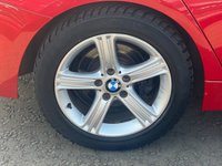 USED 2013 62 BMW 3 SERIES 2.0 320I XDRIVE SE 4d 181 BHP REAR PARKING AID +  GLASS SUNROOF +  17" ALLOYS + START STOP +  CRUISE CONTROL +  AUX +  DAB RADIO +  BLUETOOTH +  HILL START ASSIST +  TPMS +