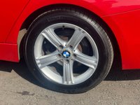 USED 2013 62 BMW 3 SERIES 2.0 320I XDRIVE SE 4d 181 BHP REAR PARKING AID +  GLASS SUNROOF +  17" ALLOYS + START STOP +  CRUISE CONTROL +  AUX +  DAB RADIO +  BLUETOOTH +  HILL START ASSIST +  TPMS +