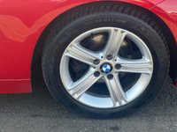 USED 2013 62 BMW 3 SERIES 2.0 320I XDRIVE SE 4d 181 BHP REAR PARKING AID +  GLASS SUNROOF +  17" ALLOYS + START STOP +  CRUISE CONTROL +  AUX +  DAB RADIO +  BLUETOOTH +  HILL START ASSIST +  TPMS +