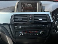 USED 2013 62 BMW 3 SERIES 2.0 320I XDRIVE SE 4d 181 BHP REAR PARKING AID +  GLASS SUNROOF +  17" ALLOYS + START STOP +  CRUISE CONTROL +  AUX +  DAB RADIO +  BLUETOOTH +  HILL START ASSIST +  TPMS +