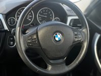 USED 2013 62 BMW 3 SERIES 2.0 320I XDRIVE SE 4d 181 BHP REAR PARKING AID +  GLASS SUNROOF +  17" ALLOYS + START STOP +  CRUISE CONTROL +  AUX +  DAB RADIO +  BLUETOOTH +  HILL START ASSIST +  TPMS +
