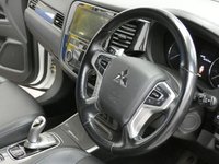 USED 2019 MITSUBISHI OUTLANDER 2.4 PHEV 4H 5d 207 BHP APP BASED SAT NAV LEATHER REAR VIEW CAMERA 1 OWNER SERVICE HISTORY MITSUBISHI WARRANTY