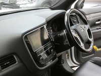 USED 2019 MITSUBISHI OUTLANDER 2.4 PHEV 4H 5d 207 BHP APP BASED SAT NAV LEATHER REAR VIEW CAMERA 1 OWNER SERVICE HISTORY MITSUBISHI WARRANTY