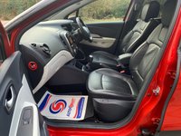 USED 2018 68 RENAULT CAPTUR 0.9 GT LINE TCE 5d 89 BHP STUNNING 2018/68reg CAPTUR TCE 'GT-LINE' - FLAME RED / BLACK ROOF / BLACK ALLOYS - FULL BLACK LEATHER - SATELLITE NAVIGATION - 1 FORMER KEEPER - SERVICE HISTORY - FREE 12 MONTHS WARRANTY / BREAKDOWN RECOVERY INCLUDED
