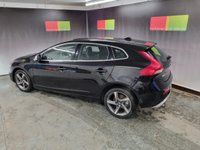 USED 2015 15 VOLVO V40 2.0 T2 R-DESIGN 5d 120 BHP 