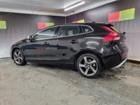 USED 2015 15 VOLVO V40 2.0 T2 R-DESIGN 5d 120 BHP 
