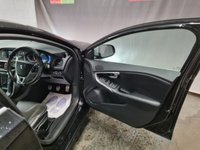 USED 2015 15 VOLVO V40 2.0 T2 R-DESIGN 5d 120 BHP 
