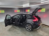 USED 2015 15 VOLVO V40 2.0 T2 R-DESIGN 5d 120 BHP 