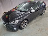 USED 2015 15 VOLVO V40 2.0 T2 R-DESIGN 5d 120 BHP 
