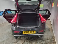 USED 2015 15 VOLVO V40 2.0 T2 R-DESIGN 5d 120 BHP 