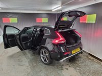 USED 2015 15 VOLVO V40 2.0 T2 R-DESIGN 5d 120 BHP 