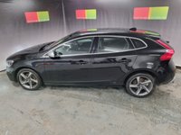 USED 2015 15 VOLVO V40 2.0 T2 R-DESIGN 5d 120 BHP 
