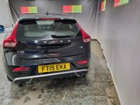 USED 2015 15 VOLVO V40 2.0 T2 R-DESIGN 5d 120 BHP 