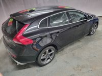 USED 2015 15 VOLVO V40 2.0 T2 R-DESIGN 5d 120 BHP 