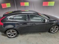 USED 2015 15 VOLVO V40 2.0 T2 R-DESIGN 5d 120 BHP 