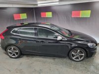 USED 2015 15 VOLVO V40 2.0 T2 R-DESIGN 5d 120 BHP 