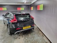 USED 2015 15 VOLVO V40 2.0 T2 R-DESIGN 5d 120 BHP 