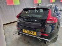 USED 2015 15 VOLVO V40 2.0 T2 R-DESIGN 5d 120 BHP 