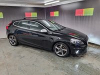 USED 2015 15 VOLVO V40 2.0 T2 R-DESIGN 5d 120 BHP 