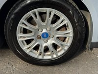 USED 2011 11 FORD GRAND C-MAX 2.0 TITANIUM TDCI 5d 138 BHP FRONT AND REAR PARKING SENSORS +  CRUISE CONTROL +  DAB RADIO +  AUX +  BLUETOOTH +  DUAL ZONE CLIMATE CONTROL +  FRONT SCREEN DEFOGGER +  AUTO RETRACTABLE MIRRORS +  KEY LESS START +  16 INCH ALLOY WHEELS +