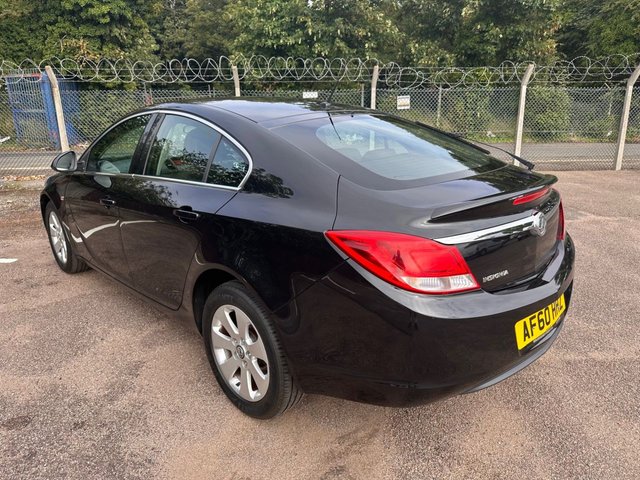 2010 Vauxhall Insignia 1.8L Exclusiv 5dr - Photo 6