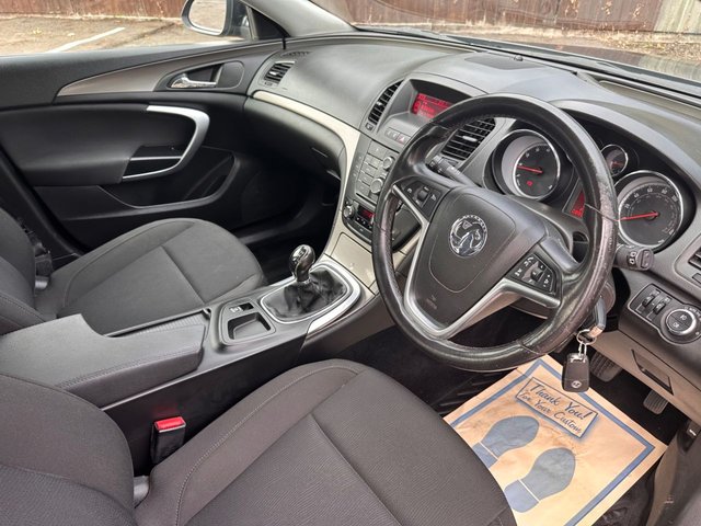 2010 Vauxhall Insignia 1.8L Exclusiv 5dr - Photo 7