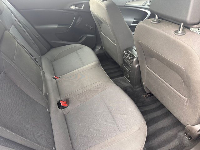 2010 Vauxhall Insignia 1.8L Exclusiv 5dr - Photo 9