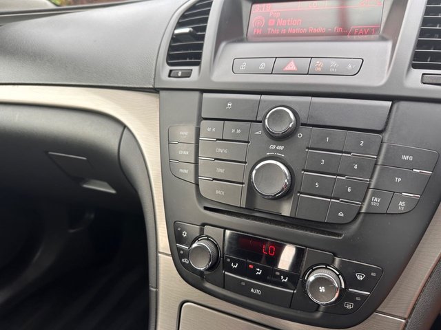 2010 Vauxhall Insignia 1.8L Exclusiv 5dr - Photo 10