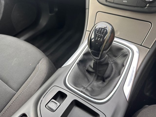 2010 Vauxhall Insignia 1.8L Exclusiv 5dr - Photo 11