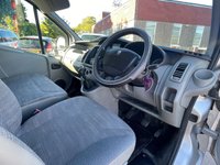 USED 2010 60 RENAULT TRAFIC 2.0 LL29 DCI S/R 115 BHP ROOF RACK, SECURITY LOCKS, LADDER