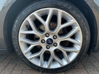 USED 2015 15 FORD FOCUS 1.5 TITANIUM X 5d 180 BHP HEATED FRONT WINDSCREEN - HEATED SEATS - FRONT AND REAR PARK ASSIST - BLUETOOTH HANDSFREE - NAVIGATION SYSTEM