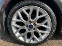 USED 2015 15 FORD FOCUS 1.5 TITANIUM X 5d 180 BHP HEATED FRONT WINDSCREEN - HEATED SEATS - FRONT AND REAR PARK ASSIST - BLUETOOTH HANDSFREE - NAVIGATION SYSTEM