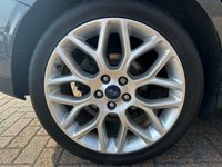USED 2015 15 FORD FOCUS 1.5 TITANIUM X 5d 180 BHP HEATED FRONT WINDSCREEN - HEATED SEATS - FRONT AND REAR PARK ASSIST - BLUETOOTH HANDSFREE - NAVIGATION SYSTEM