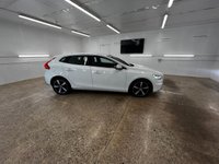 USED 2017 17 VOLVO V40 2.0 T2 R-DESIGN NAV PLUS 5d 120 BHP WITH THE ADDITION OF PARKING SENSORS. THIS HAS A GREAT SERVICE RECORD JUST BEEN SERVICED
