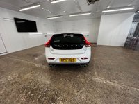 USED 2017 17 VOLVO V40 2.0 T2 R-DESIGN NAV PLUS 5d 120 BHP WITH THE ADDITION OF PARKING SENSORS. THIS HAS A GREAT SERVICE RECORD JUST BEEN SERVICED