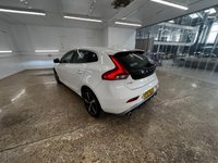 USED 2017 17 VOLVO V40 2.0 T2 R-DESIGN NAV PLUS 5d 120 BHP WITH THE ADDITION OF PARKING SENSORS. THIS HAS A GREAT SERVICE RECORD JUST BEEN SERVICED