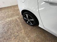 USED 2017 17 VOLVO V40 2.0 T2 R-DESIGN NAV PLUS 5d 120 BHP WITH THE ADDITION OF PARKING SENSORS. THIS HAS A GREAT SERVICE RECORD JUST BEEN SERVICED