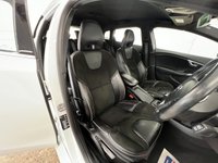 USED 2017 17 VOLVO V40 2.0 T2 R-DESIGN NAV PLUS 5d 120 BHP WITH THE ADDITION OF PARKING SENSORS. THIS HAS A GREAT SERVICE RECORD JUST BEEN SERVICED
