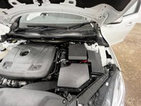 USED 2017 17 VOLVO V40 2.0 T2 R-DESIGN NAV PLUS 5d 120 BHP WITH THE ADDITION OF PARKING SENSORS. THIS HAS A GREAT SERVICE RECORD JUST BEEN SERVICED