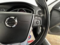USED 2017 17 VOLVO V40 2.0 T2 R-DESIGN NAV PLUS 5d 120 BHP WITH THE ADDITION OF PARKING SENSORS. THIS HAS A GREAT SERVICE RECORD JUST BEEN SERVICED
