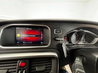 USED 2017 17 VOLVO V40 2.0 T2 R-DESIGN NAV PLUS 5d 120 BHP WITH THE ADDITION OF PARKING SENSORS. THIS HAS A GREAT SERVICE RECORD JUST BEEN SERVICED